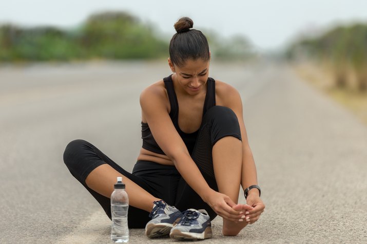 Injury her foot on road